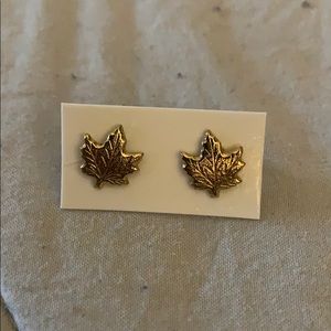 NEW 14kt Gold Plated Maple Leaf Stud Earrings Set
